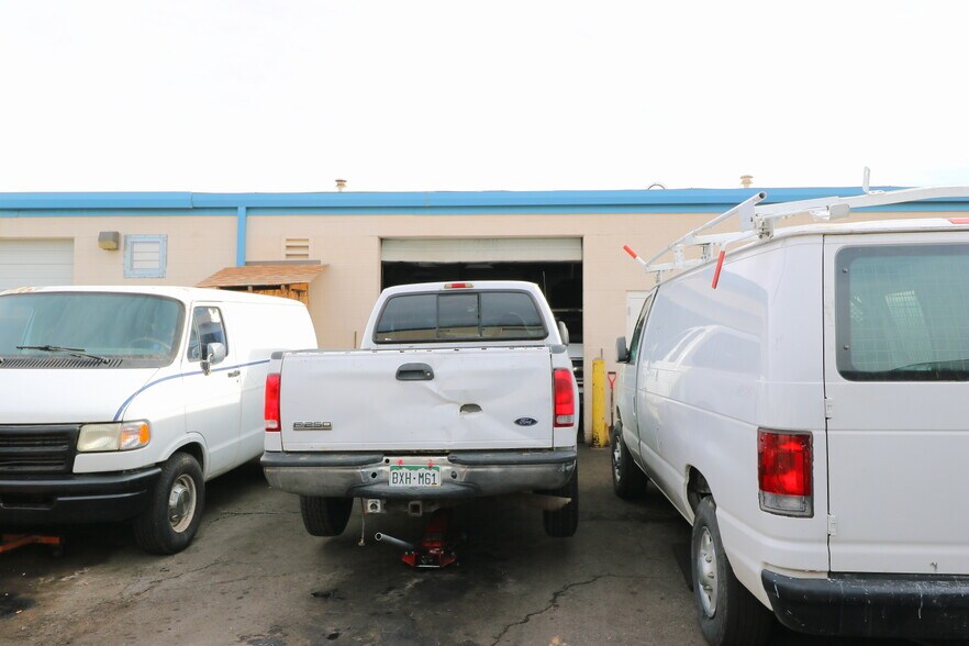 More Photos Of 374 Norfolk St, Aurora Warehouse For Sale