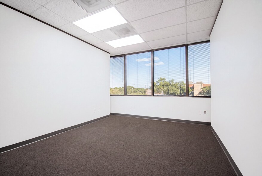 More Photos Of 7410 Blanco Rd, San Antonio Office For Lease
