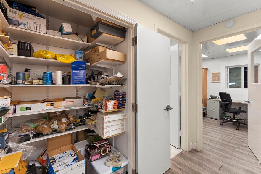 More Photos Of 100-118 John F Kennedy Dr N, Bloomfield Warehouse For Sale