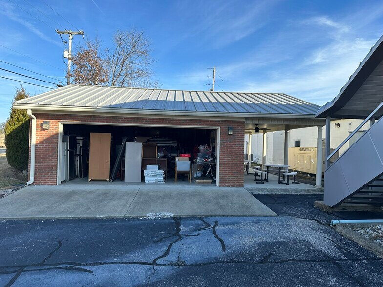 More Photos Of 1314 Burch Dr, Evansville Office For Sale