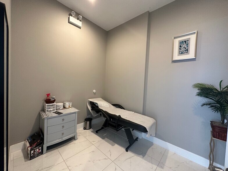 More Photos Of 1342 W Belmont Ave, Chicago Office Residential For Sale