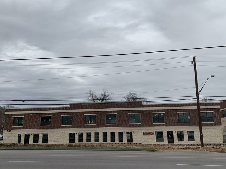 Primary Photo Of 605-701 E University Ave, Georgetown Storefront Retail Office For Sale