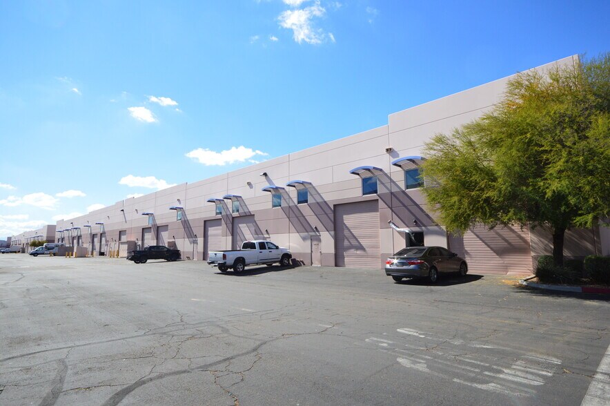 More Photos Of 9299 W Olive Ave, Peoria Warehouse For Lease