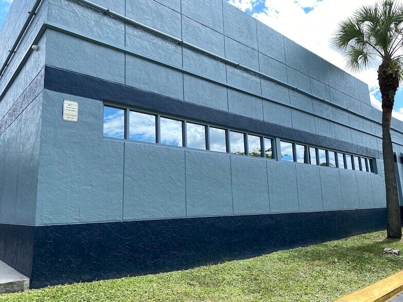 More Photos Of 7351 W Oakland Park Blvd, Fort Lauderdale Office For Sale