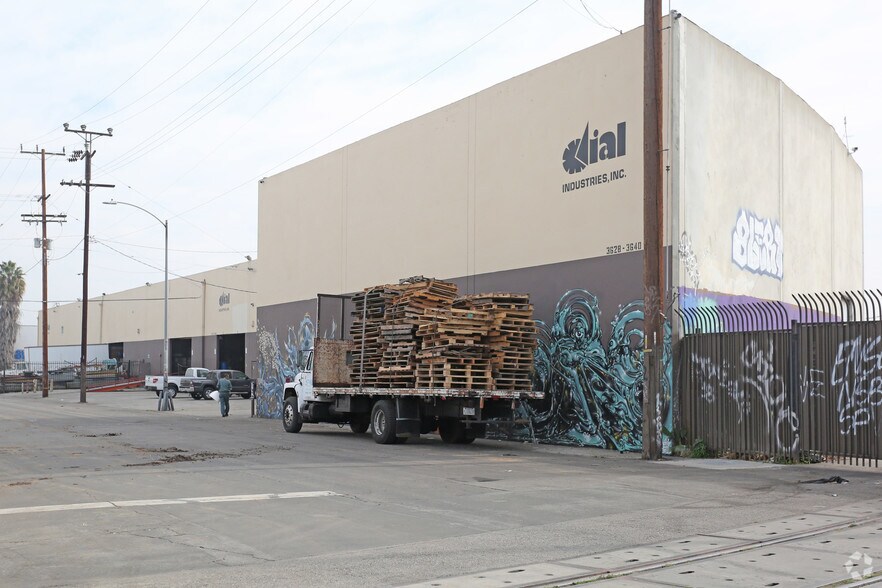 More Photos Of 3628-3640 Noakes St, Los Angeles Distribution For Lease