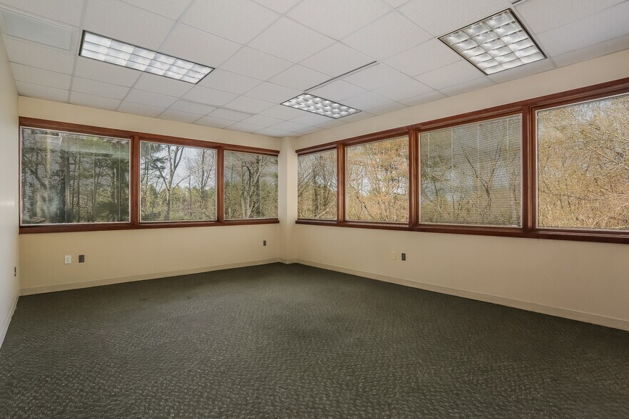 More Photos Of 125 Powder Forest Dr, Simsbury Office For Sale