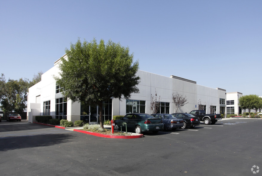 Primary Photo Of 5 Holland, Irvine Warehouse For Lease