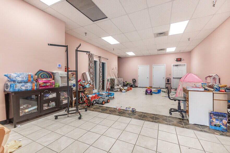 More Photos Of 128 W 8th St, Monroe General Retail For Sale