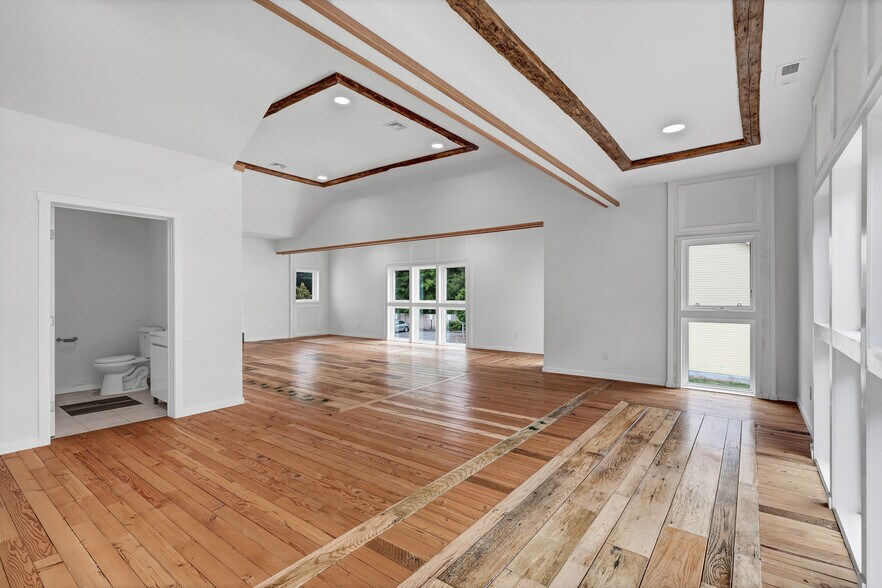 More Photos Of 248 Main St, Farmington Freestanding For Lease