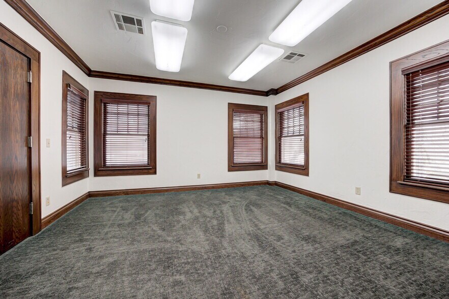 More Photos Of 1319 N Classen Dr, Oklahoma City Office For Lease