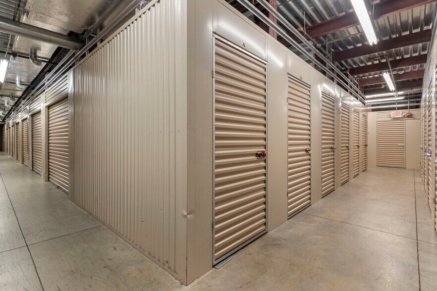 More Photos Of 2908 Mahan Dr, Tallahassee Self Storage For Sale