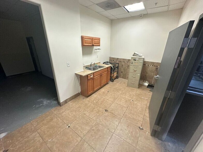 More Photos Of 777-781 Umatilla St, Denver Manufacturing For Lease