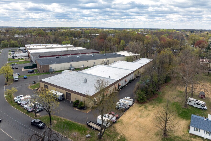 More Photos Of 3901 Nebraska St, Levittown Warehouse For Lease
