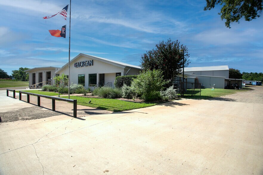 More Photos Of 15393 Highway 64 W, Tyler Warehouse For Lease