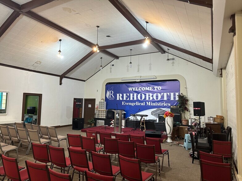 More Photos Of 1102 N 21st St, Milwaukee Religious Facility For Sale