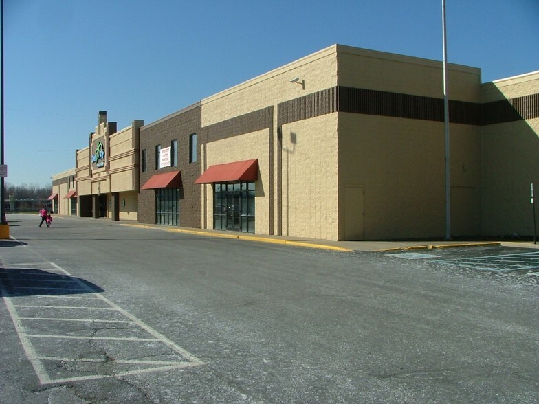More Photos Of 7140 E Washington St, Indianapolis Freestanding For Lease