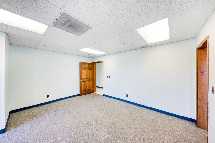 More Photos Of 410 S River St, Calhoun Warehouse For Lease