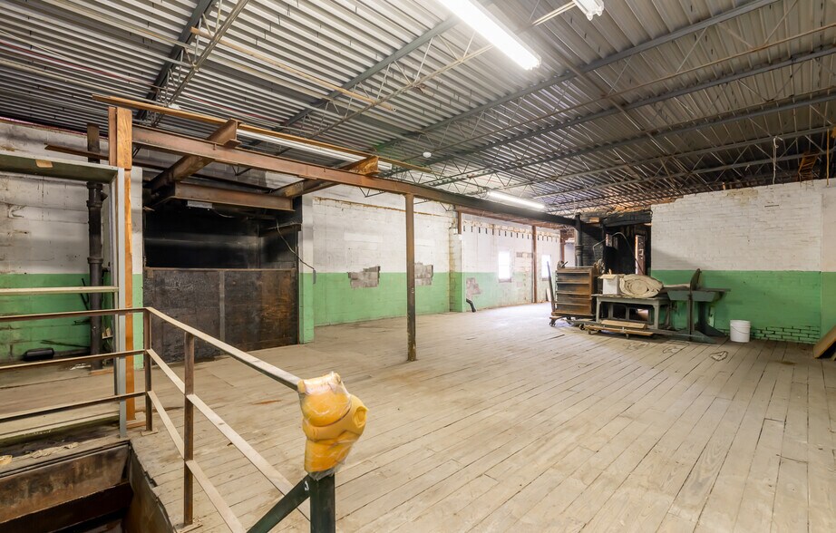 More Photos Of 927 E Madison St, Louisville Warehouse For Sale