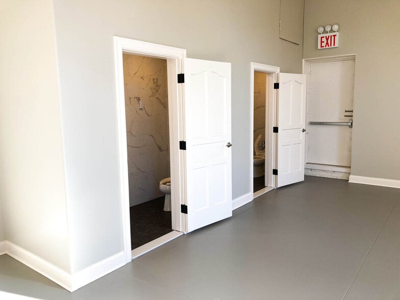 More Photos Of 145 Clove Rd, Staten Island Warehouse For Lease