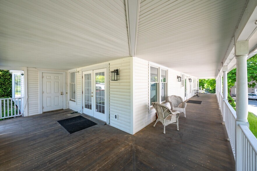 More Photos Of 14 Elm St, New Milford Office For Lease