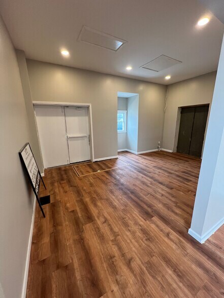 More Photos Of 212 S Broadway, Peru Specialty For Sale