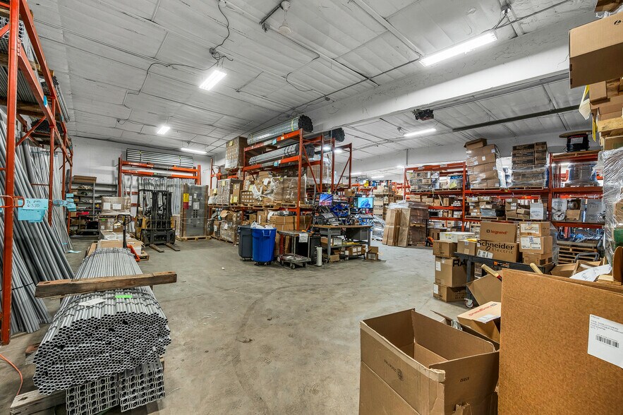 More Photos Of 3180 Coronet Way, Green Bay Manufacturing For Lease