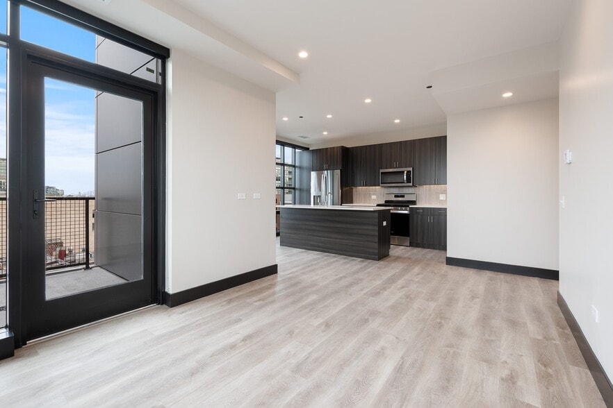 More Photos Of 1123 W Randolph St, Chicago Apartments For Lease