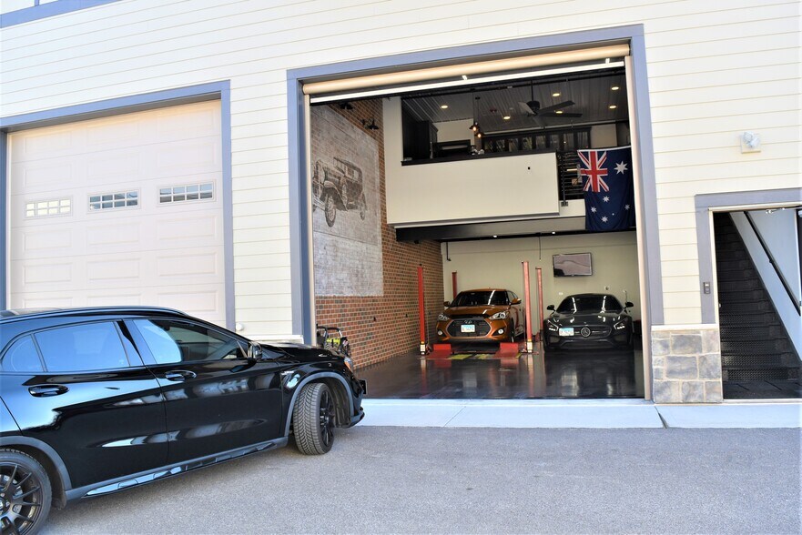 More Photos Of 2108-2260 Ferry Rd, Naperville Showroom For Sale