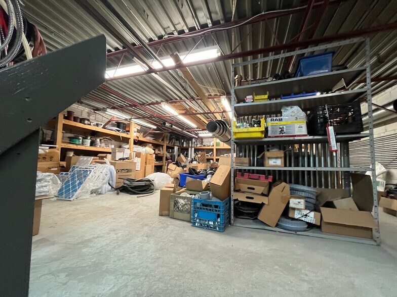 More Photos Of 5359 Timberlea Blvd, Mississauga Light Distribution For Sale