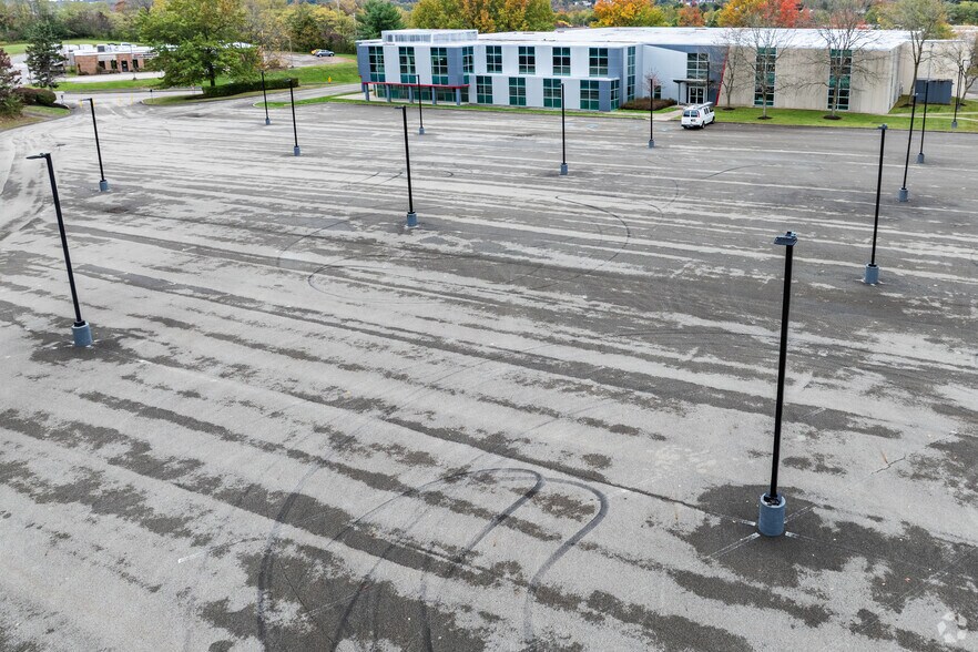 More Photos Of 173 Industry Dr, Pittsburgh Showroom For Lease