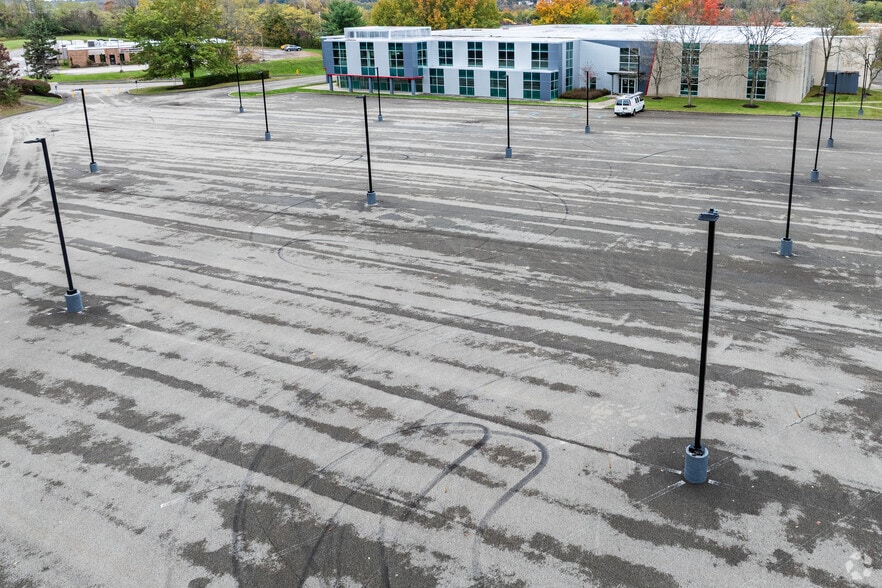 More Photos Of 173 Industry Dr, Pittsburgh Showroom For Sale