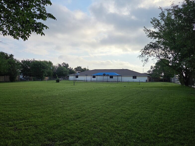 More Photos Of 1339 N Masters Dr, Dallas General Retail For Sale
