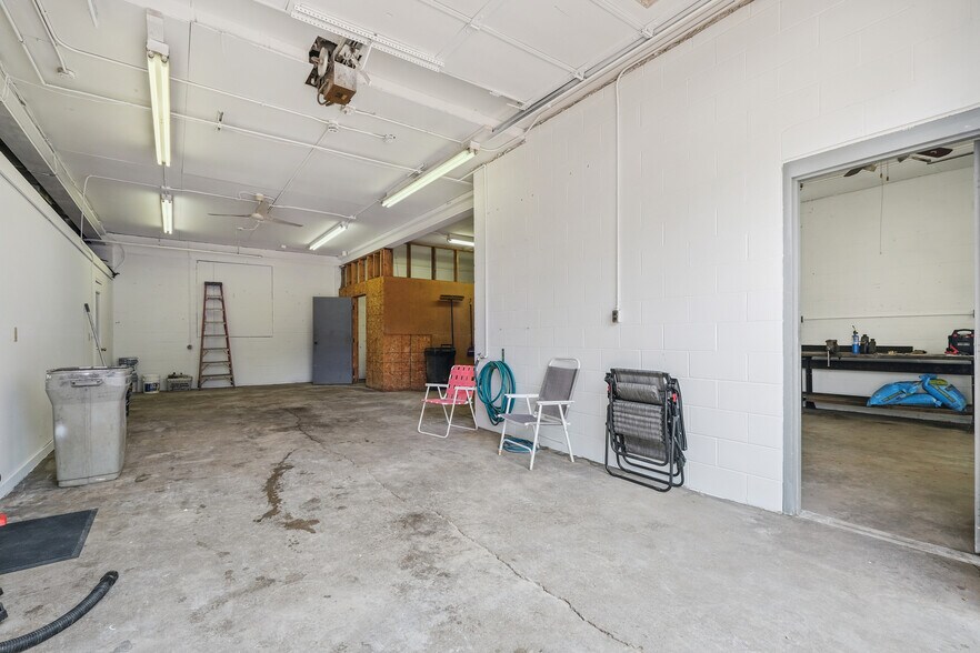 More Photos Of 714 18 1/2 Ave NE, Minneapolis Service For Lease
