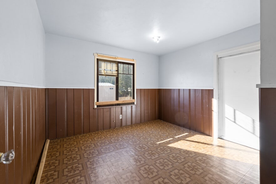 More Photos Of 175 Rogue River Hwy, Gold Hill Office For Sale