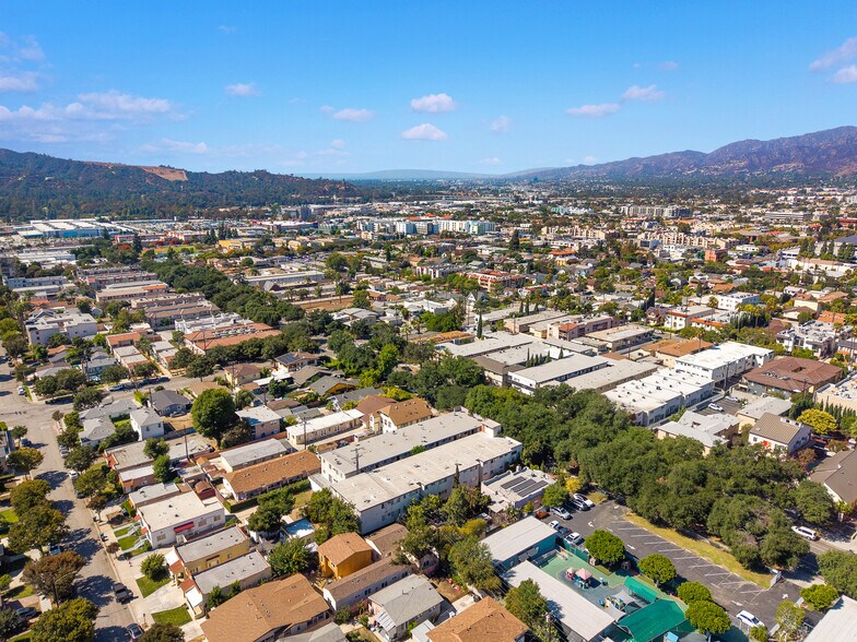 More Photos Of 332 Riverdale Dr, Glendale Apartments For Sale