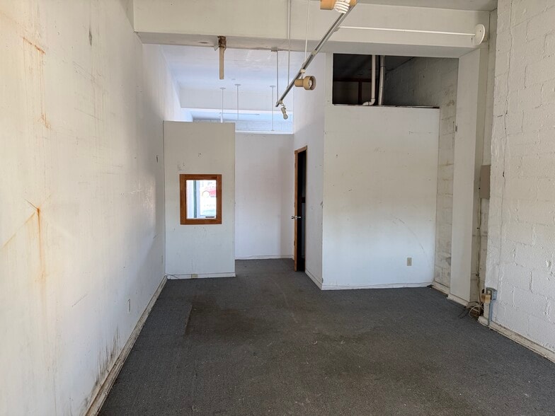 More Photos Of 17 Wall St, Norwalk Storefront For Sale