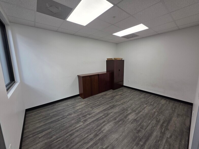 More Photos Of 17620 Eastex Fwy, Humble Industrial For Sale