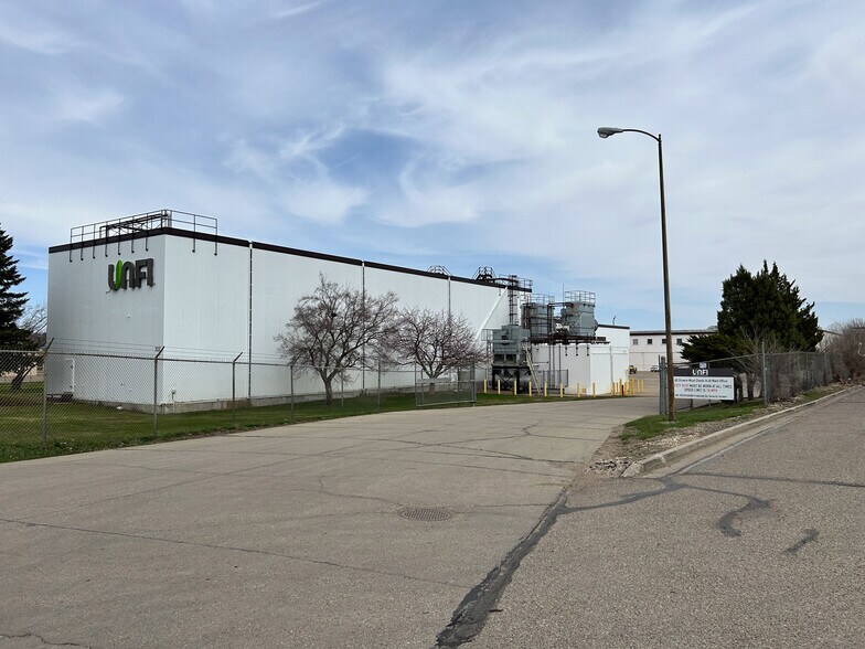 More Photos Of 707 Airport Rd, Bismarck Distribution For Sale