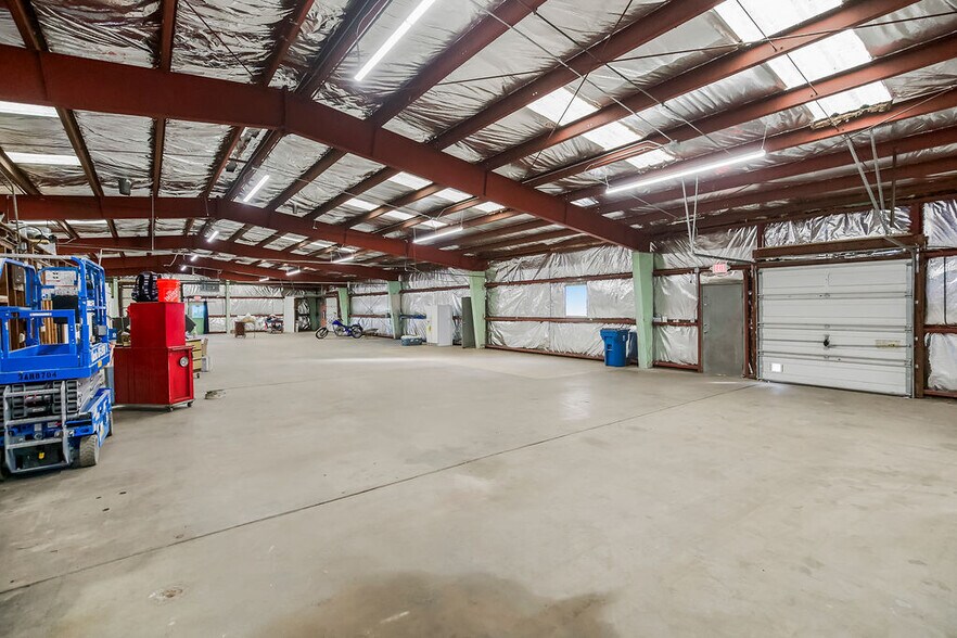 More Photos Of 1319 E Highway H, Liberty Warehouse For Lease