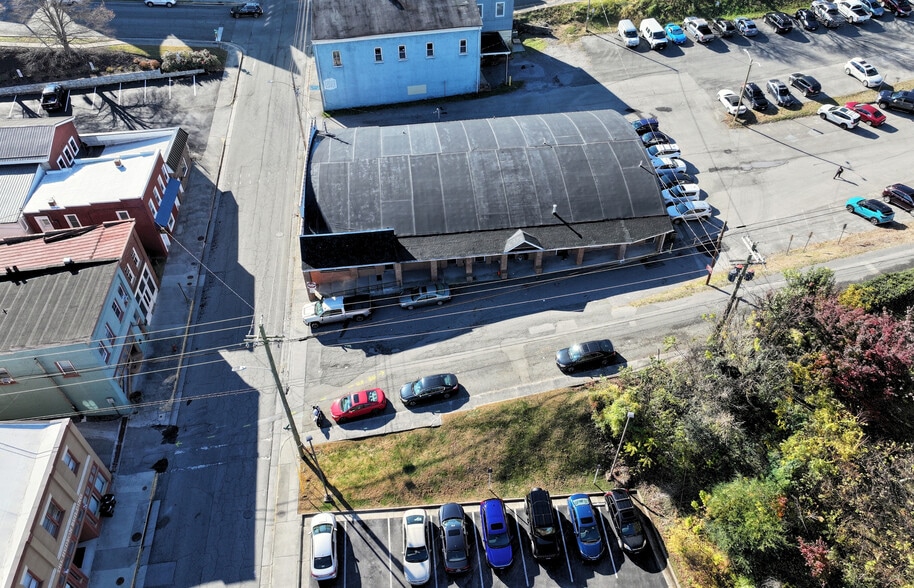 More Photos Of 116 3rd Ave, Radford Office For Lease