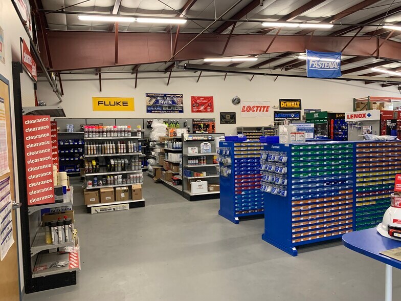 More Photos Of 104 E 15th St, Loveland Flex For Sale