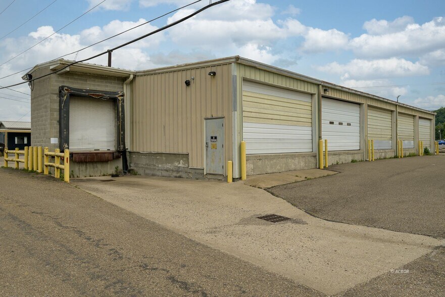 More Photos Of 1708 Eastern Ave, Gallipolis Flex For Sale