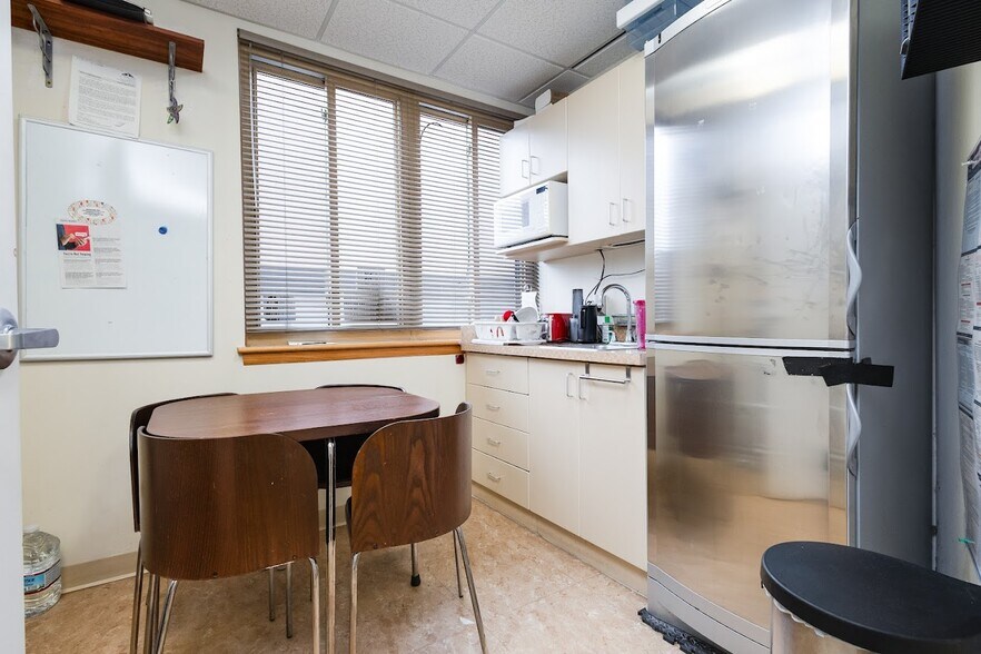 More Photos Of 4400 MacArthur Blvd NW, Washington Office For Sale