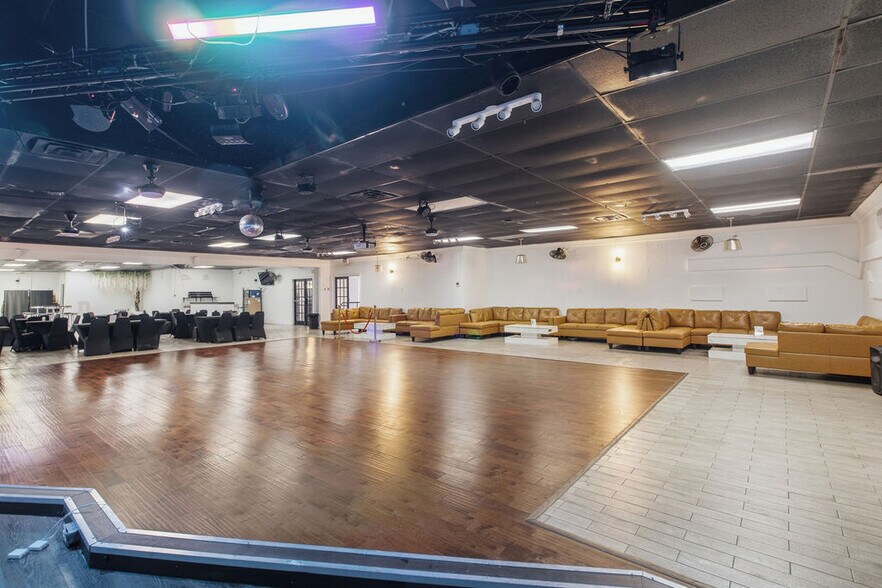 More Photos Of 1175 N Watson Rd, Arlington Hotel For Sale