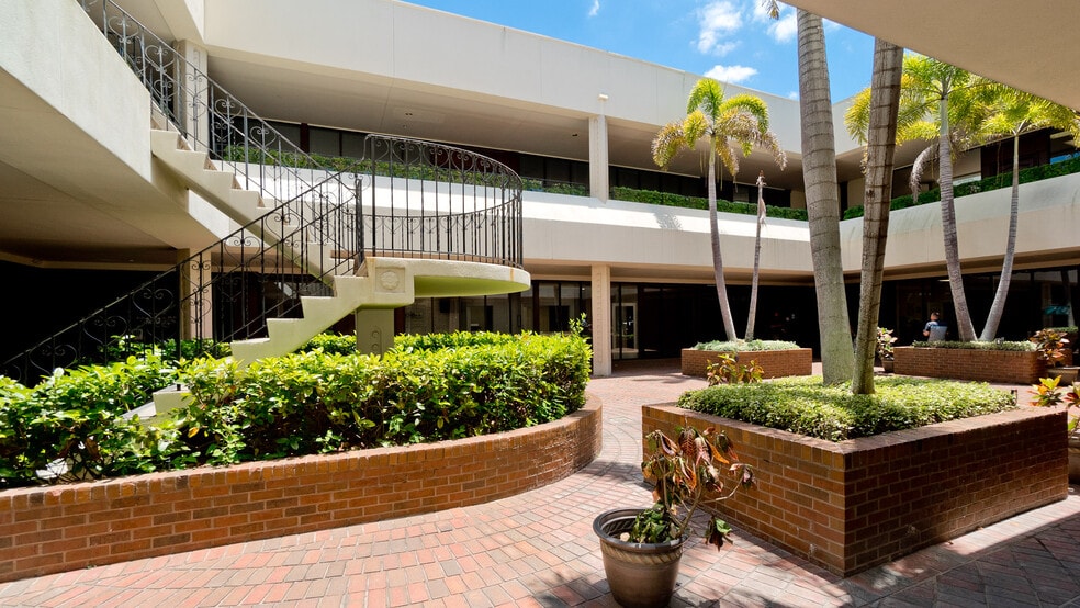More Photos Of 2033 Wood St, Sarasota Medical For Lease