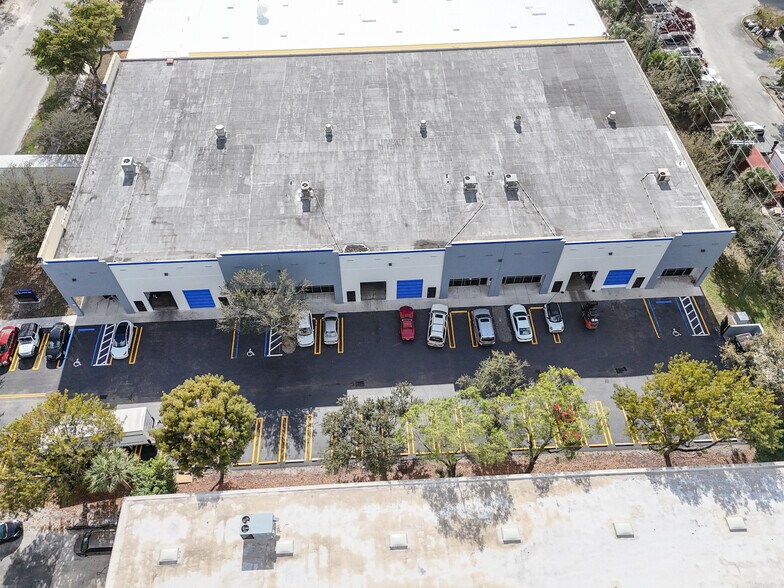 More Photos Of 955 NW 159th Dr, Miami Warehouse For Lease