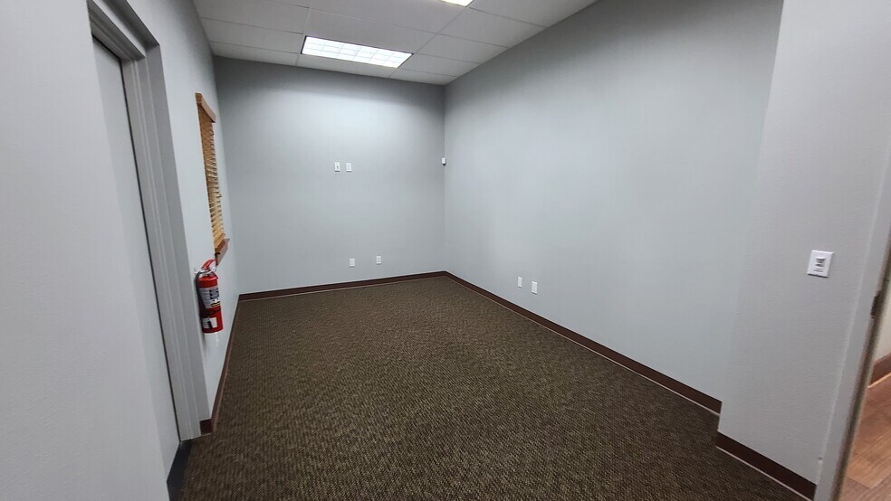 More Photos Of 1414 N Ronald Reagan Blvd, Longwood Medical For Lease