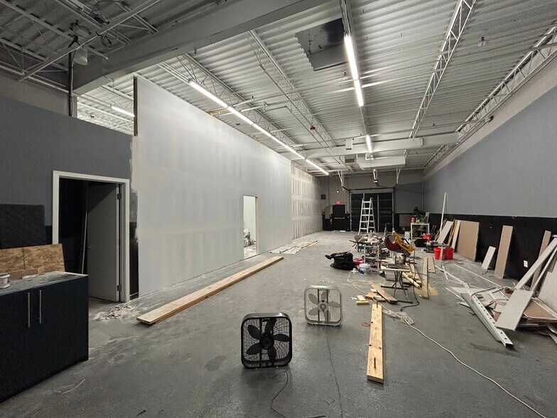 More Photos Of 350-370 Lexington Dr, Buffalo Grove Flex For Lease