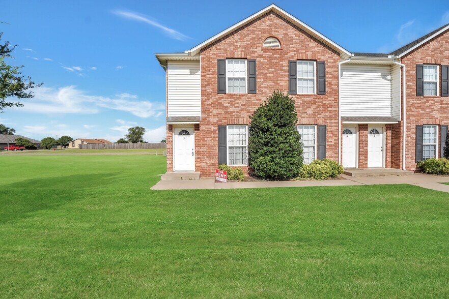 More Photos Of 1501 Wade St, Sayre Apartments For Sale