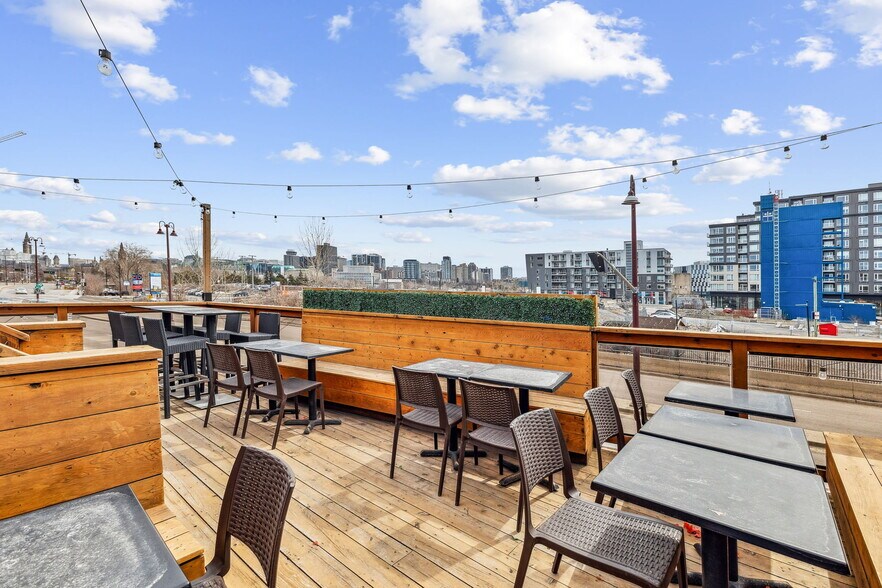 More Photos Of 70 Prom Du Portage, Gatineau Restaurant For Lease